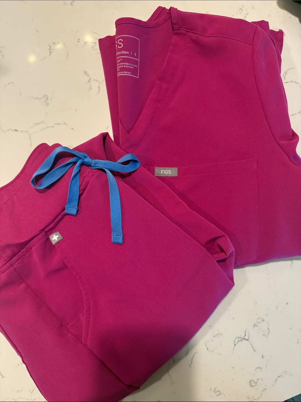 FIGS Catarina v neck and Zamora joggers